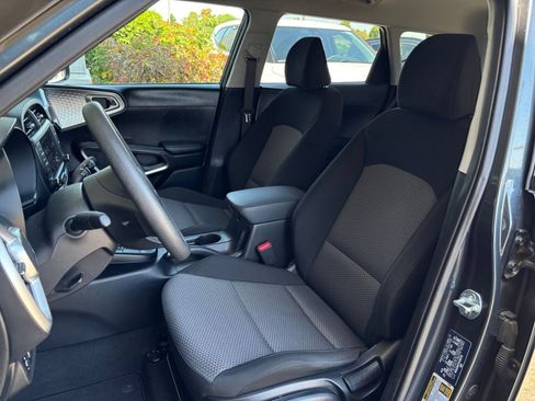Used 2025 Kia Soul LX w/ LX Technology Package FWD image 34
