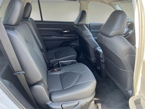 Used 2025 Toyota Grand Highlander FWD image 14
