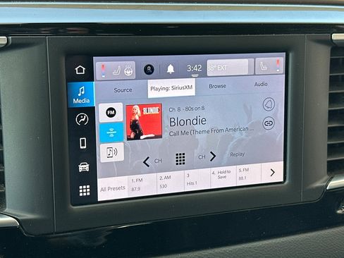 Used 2022 Chrysler Voyager LX image 19