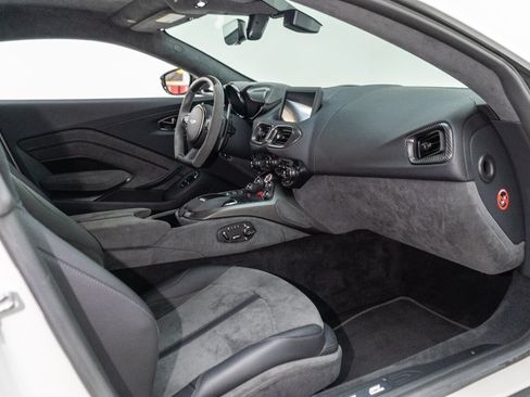 Used 2023 Aston Martin V8 Vantage Coupe RWD image 51