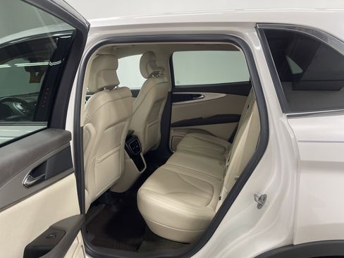 Used 2019 Lincoln Nautilus Standard Sport Utility image 13