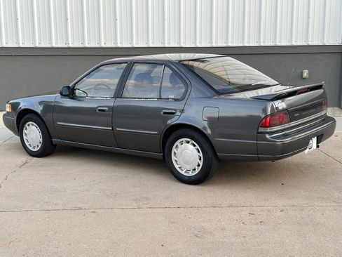 Used 1989 Nissan Maxima SE image 19
