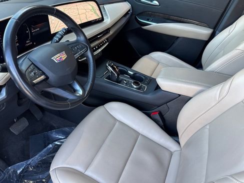 Used 2025 Cadillac XT4 Premium Luxury FWD image 9