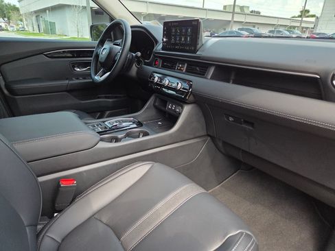 Used 2025 Honda Pilot EX-L image 13