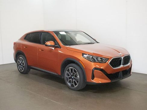 Certified 2025 BMW X2 xDrive28i w/ Premium Package image 1