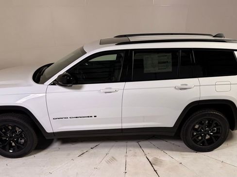 New 2025 Jeep Grand Cherokee L Altitude AWD/4WD image 4
