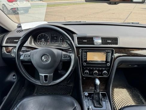 Used 2015 Volkswagen Passat 1.8T SEL Premium FWD image 17