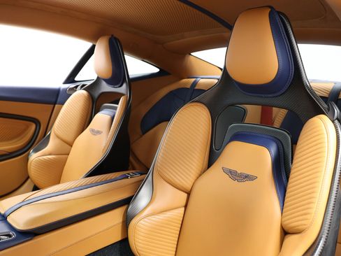 Used 2023 Aston Martin DBS Coupe RWD image 21