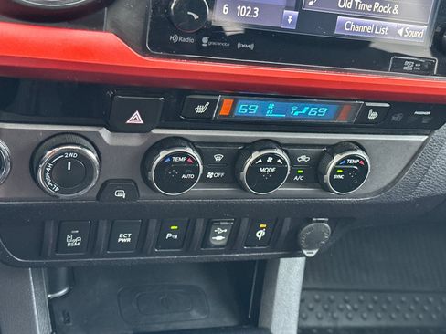 Used 2017 Toyota Tacoma TRD Sport image 20