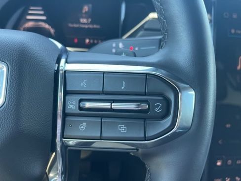 Used 2026 GMC Acadia Elevation w/ Elevation Premium Package FWD image 24