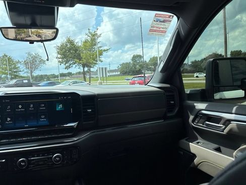 Used 2024 Chevrolet Silverado 2500 ZR2 w/ Technology Package AWD/4WD image 49