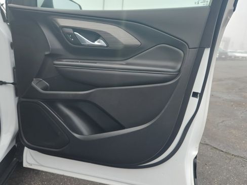 Used 2024 GMC Terrain SLT image 52