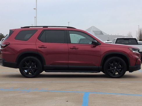 Certified 2025 Honda Pilot Black Edition image 5