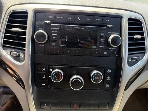 Used 2011 Jeep Grand Cherokee Laredo AWD/4WD image 20