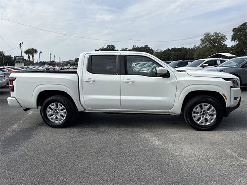 Used 2022 Nissan Frontier SV image 6