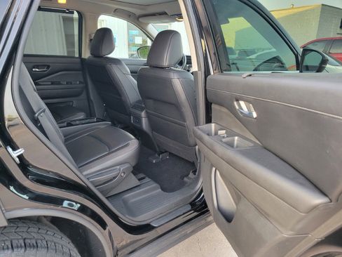 Used 2022 Nissan Pathfinder SL w/ SL Premium Package FWD image 27