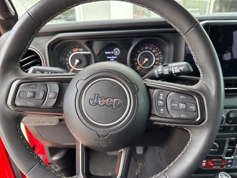 Used 2025 Jeep Wrangler Unlimited Rubicon w/ Convenience Group image 14