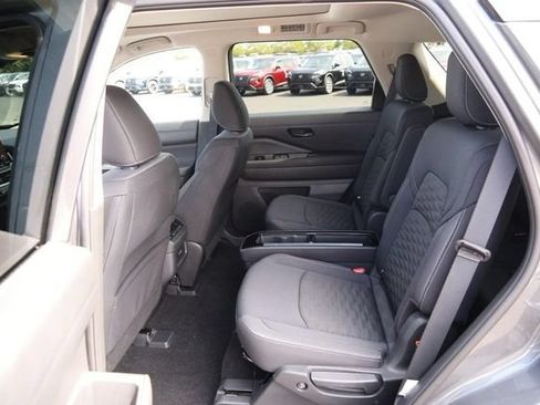 Certified 2025 Nissan Pathfinder SV w/ SV Premium Package FWD image 11