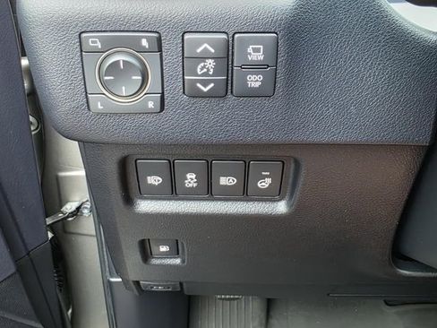 Used 2021 Lexus GX 460 Luxury w/ Accessory Package AWD/4WD image 29