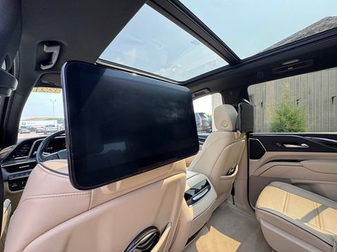 Used 2021 Cadillac Escalade Premium Luxury w/ Driver Assist Tech Package AWD/4WD image 33
