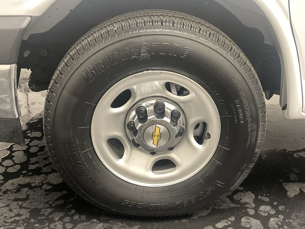 Used 2025 Chevrolet Express 3500 LT w/ LT Preferred Equipment Group RWD image 23