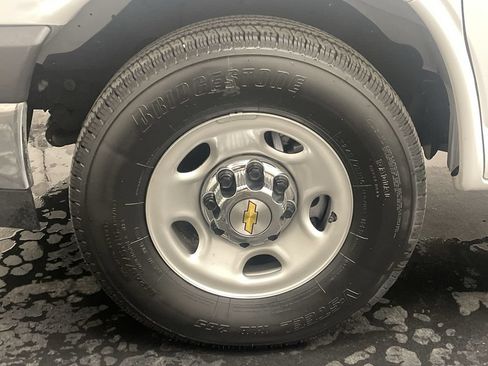 Used 2025 Chevrolet Express 3500 LT w/ LT Preferred Equipment Group RWD image 23