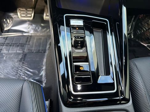 Used 2024 Volkswagen Golf R image 26