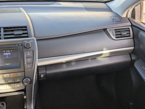 Used 2016 Toyota Camry SE image 15