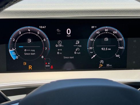 New 2026 Volkswagen Tiguan SE FWD image 17