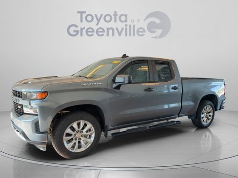Used 2020 Chevrolet Silverado 1500 Custom w/ Custom Value Package AWD/4WD image 2