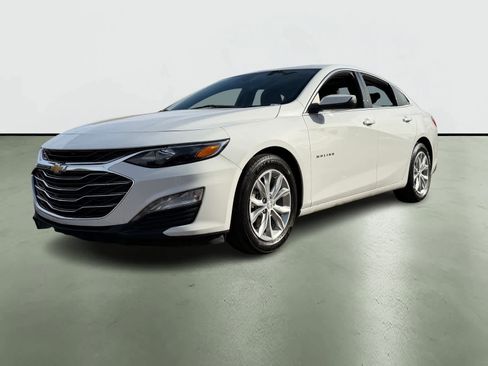 Used 2024 Chevrolet Malibu LT image 2