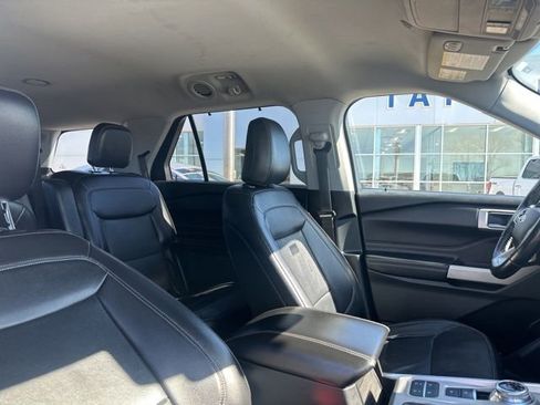Used 2021 Ford Explorer Limited w/ Equipment Group 301A image 8