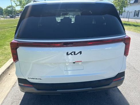 New 2026 Kia Carnival SX w/ SX Dark Edition Package FWD image 18