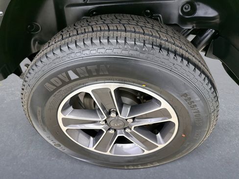 Used 2023 Jeep Wrangler Unlimited Sahara image 20