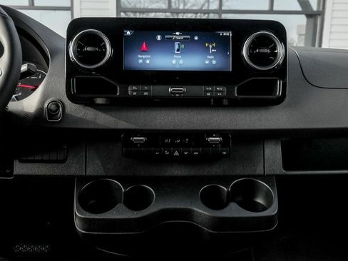 Used 2025 Mercedes-Benz Sprinter 2500 image 20