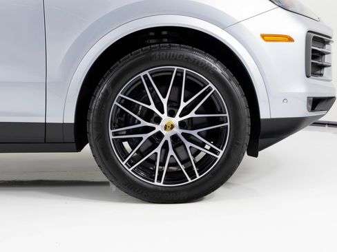 Used 2024 Porsche Cayenne image 12