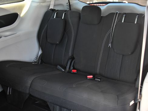 Used 2023 Chrysler Voyager LX FWD image 36