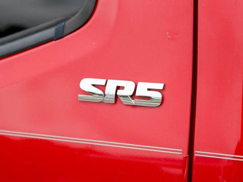 Used 2019 Toyota Tacoma SR5 AWD/4WD image 9