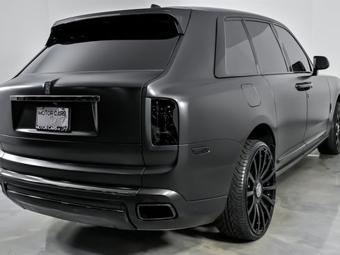 Used 2023 Rolls-Royce Cullinan Black Badge w/ Driver's Package image 12