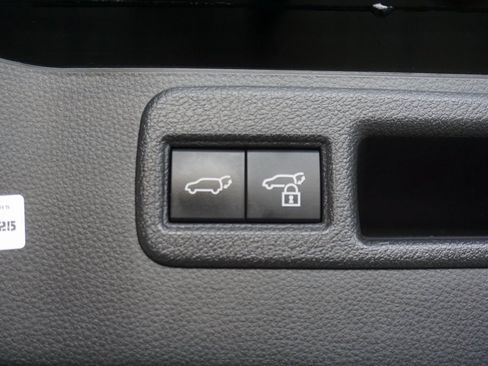 Certified 2022 Toyota Venza LE image 17