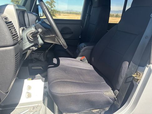 Used 2005 Jeep Wrangler Unlimited image 9