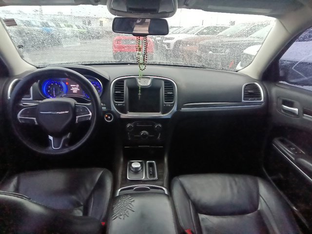 Used 2015 Chrysler 300 Limited RWD image 5