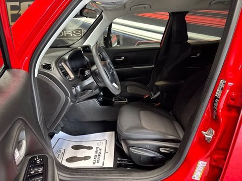 Used 2023 Jeep Renegade Latitude AWD/4WD image 5