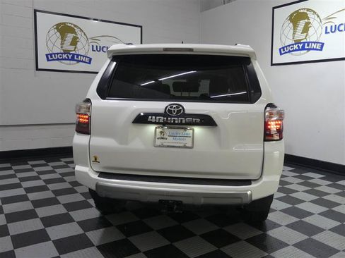 Used 2018 Toyota 4Runner TRD Off-Road Premium AWD/4WD image 8