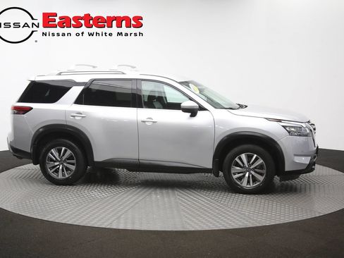 Used 2023 Nissan Pathfinder SL AWD/4WD image 47