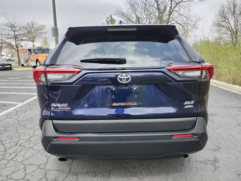 Used 2021 Toyota RAV4 XLE Premium image 8