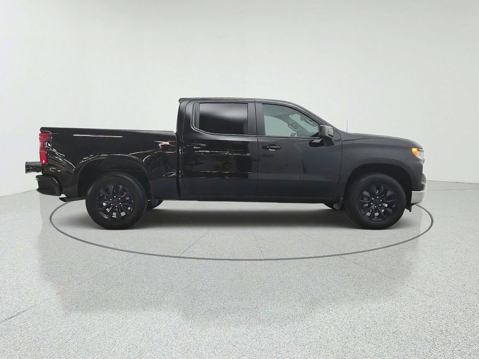 Used 2024 Chevrolet Silverado 1500 LT AWD/4WD image 4