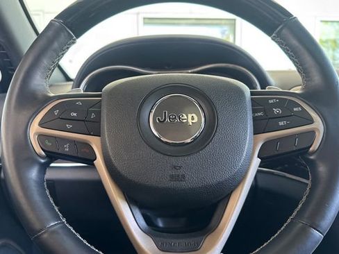 Used 2017 Jeep Grand Cherokee Overland image 22