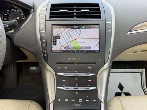 Used 2013 Lincoln MKZ FWD image 46