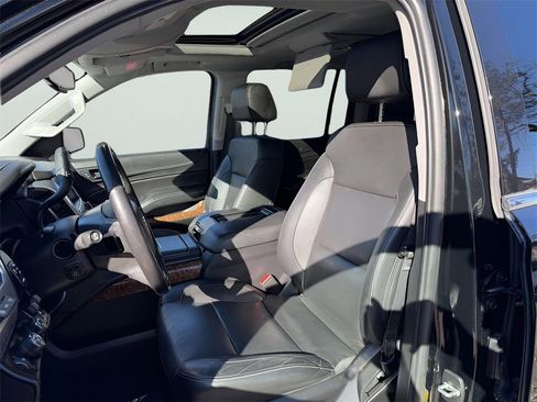 Used 2020 Chevrolet Suburban Premier image 18